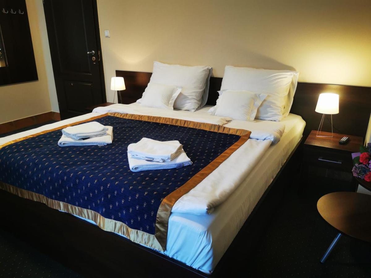 Fort Hotel วอร์ซอ ภายนอก รูปภาพ